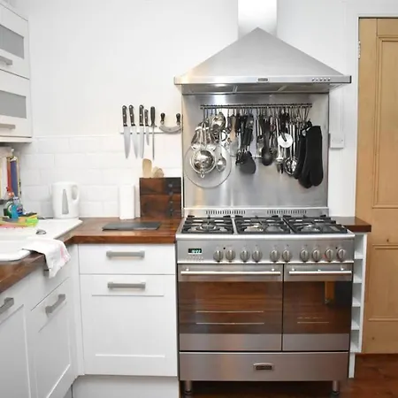 شقة Quirky 1br 20 Mins To Centre With Excellent Views *
