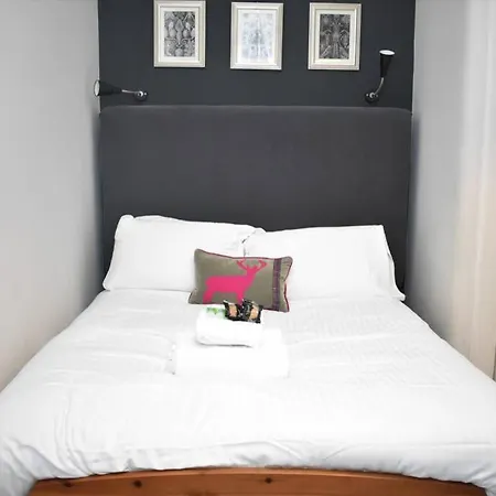 Quirky 1br 20 Mins To Centre With Excellent Views