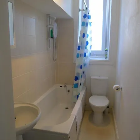1 Bed Apartment 1Km From Royal Mile