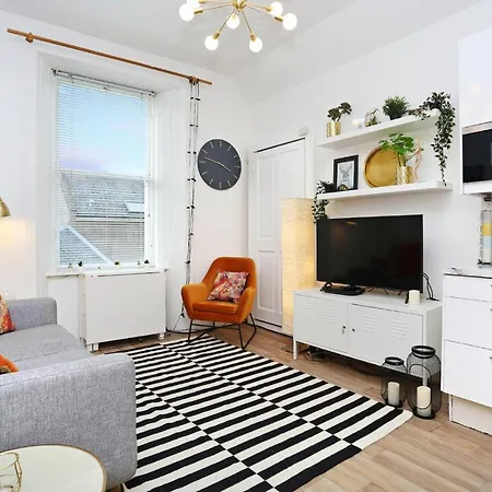 Joivy Bright And Modern Flat With Desk *