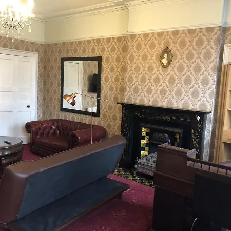 Charming Victorian Old Town Apartment *