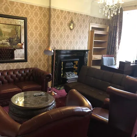 Charming Victorian Old Town Apartment *