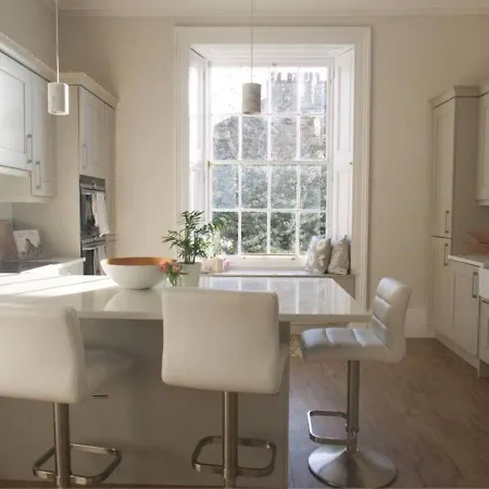 Modern Georgian Flat In Central