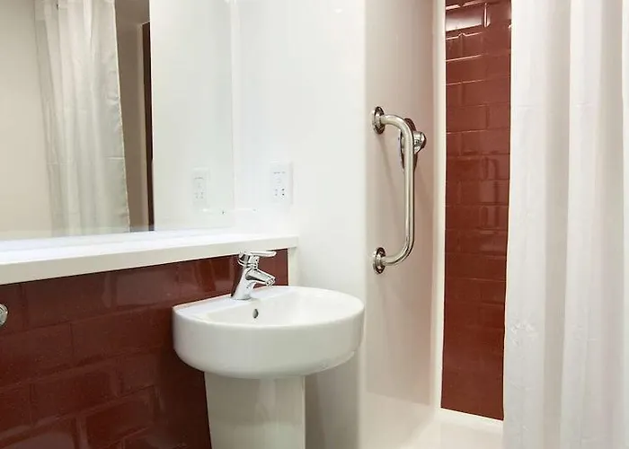 Travelodge Waterloo Place