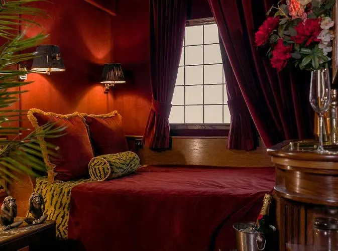 House Of Gods Royal Mile 4*