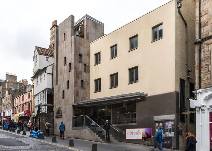 Luxury Royal Mile Retreat אדינבורו