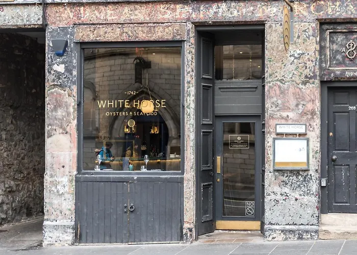 Luxury Royal Mile Retreat דירה