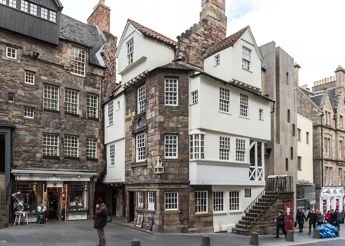 Luxury Royal Mile Retreat דירה