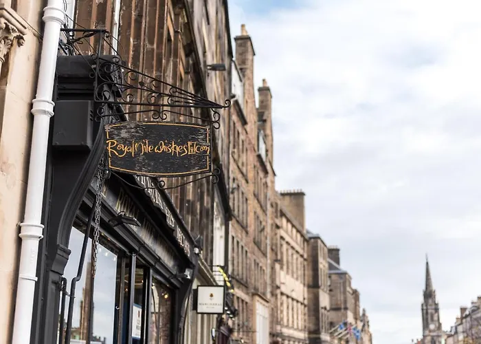 Luxury Royal Mile Retreat אדינבורו