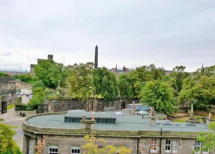 F2 Charming Centre Full Of Character *