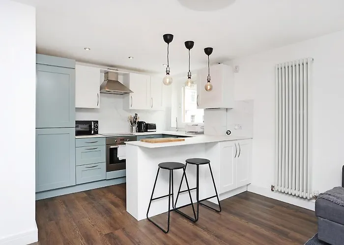 Joivy Contemporary Royal Mile With Balcony *