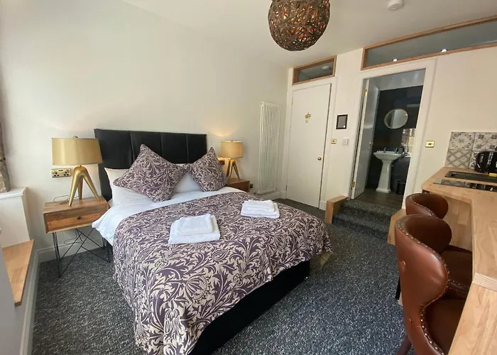 Royal Mile Romance By Heritage Collection Edinburgh