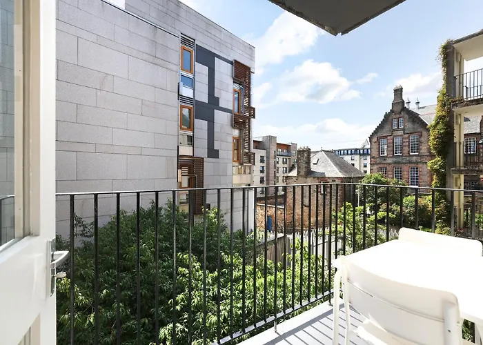 Joivy Contemporary Royal Mile With Balcony * Edimburgo