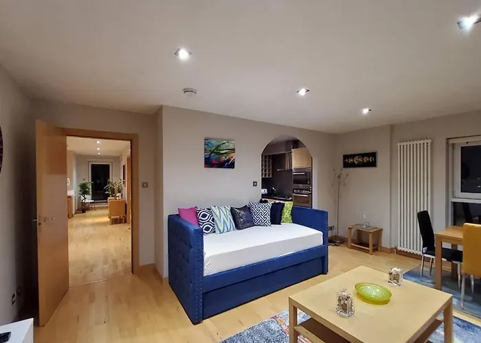 2 Bed Aprtmt- Waterfront, 5 Beds, Parking Edinburg