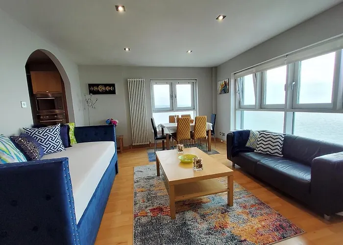 2 Bed Aprtmt- Waterfront, 5 Beds, Parking Edinburg