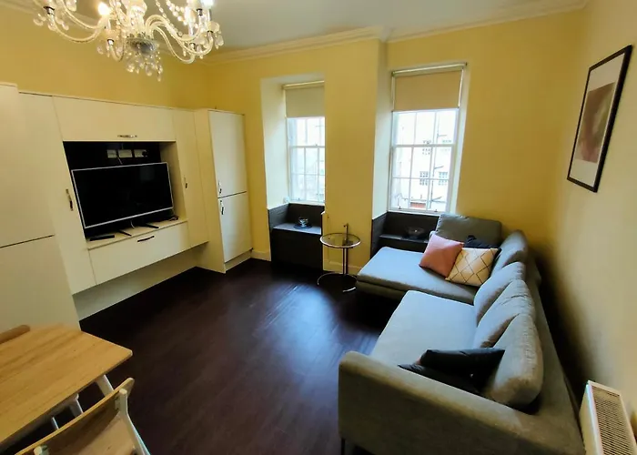 Daire Tron Kirk Edinburgh