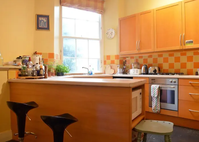 Large Central New Town Flat *