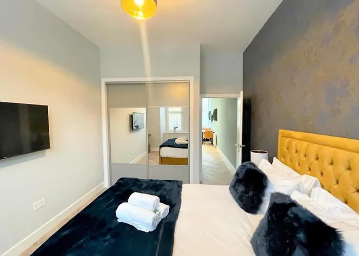 Trendy And Newly Reno'd 1 Bed Nr The Meadows Apartment