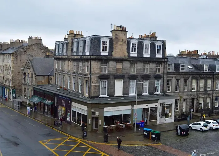 Daire Large Central New Town Flat *