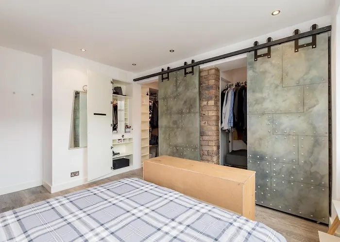 Luxury Architect Designed 13 Mins To Royal Mile