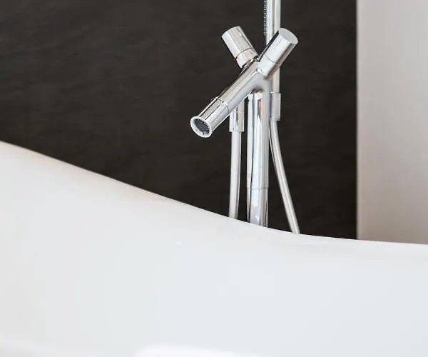 Exclusive 2 Bed, Free Private Parking, In West End * Edinburgh