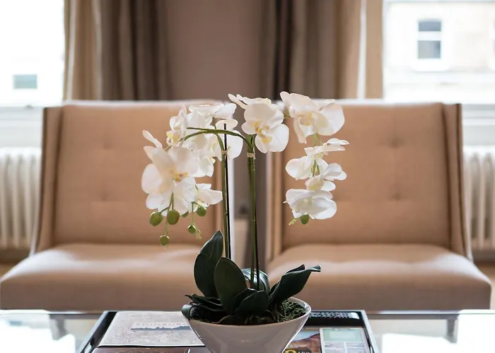 Apartment Exclusive 2 Bed, Free Private Parking, In West End *