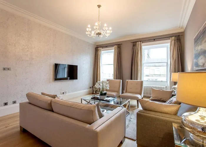 Exclusive 2 Bed, Free Private Parking, In West End *