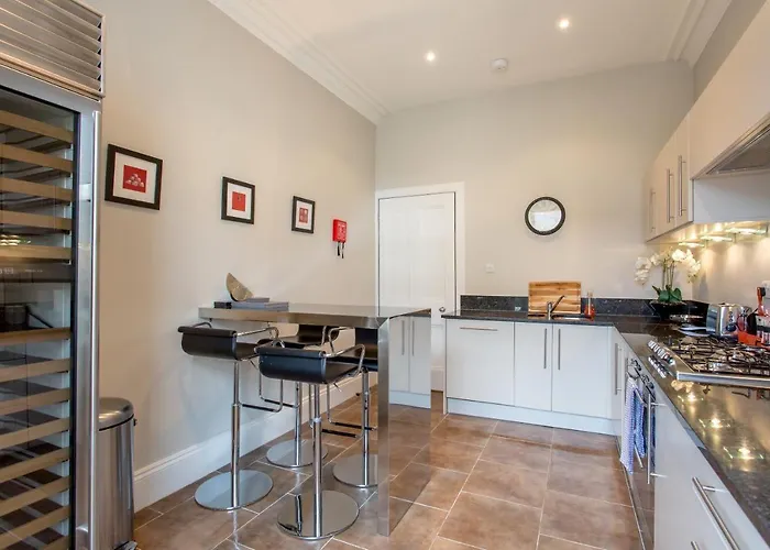 Exclusive 2 Bed, Free Private Parking, In West End * Edinburgh