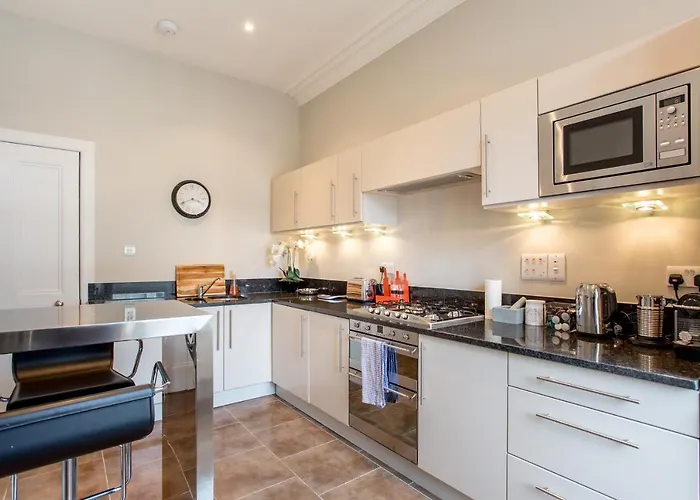 Exclusive 2 Bed, Free Private Parking, In West End Apartment Edinburgh