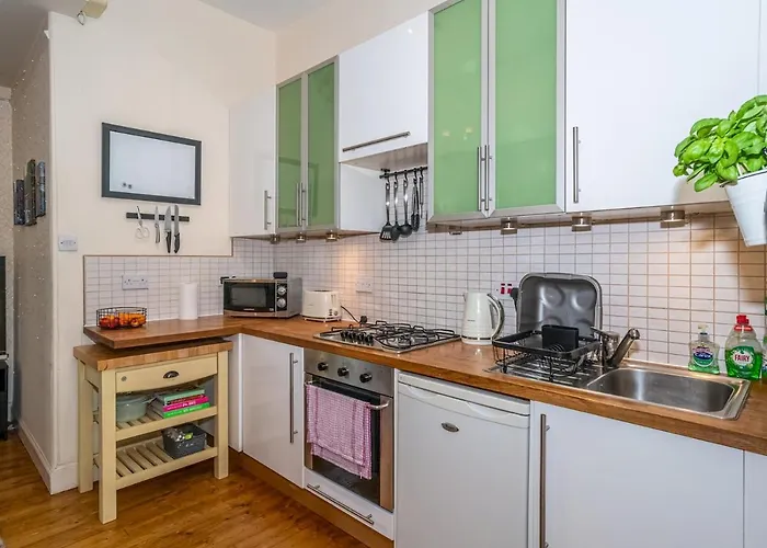 Superb 1 Bed Flat In Traditional Victorian Building - Pass The Keys 에든버러