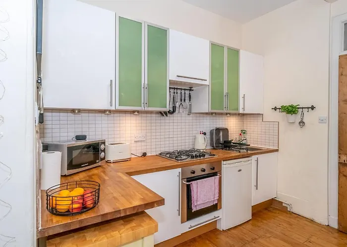 Superb 1 Bed Flat In Traditional Victorian Building - Pass The Keys شقة