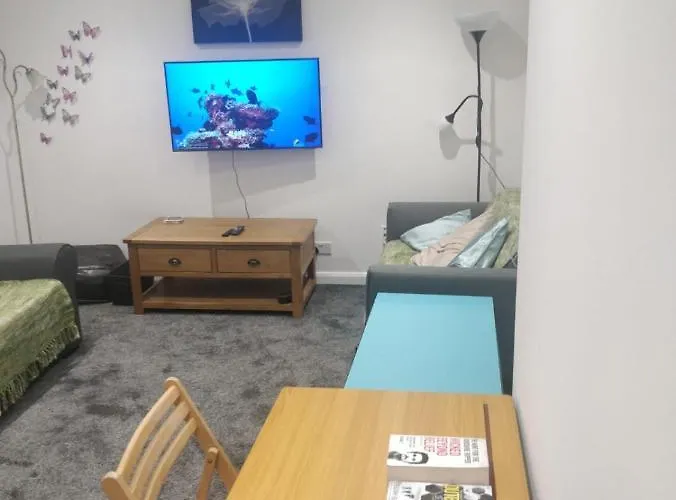 Lovely 2-bedroom Flat In Centre *