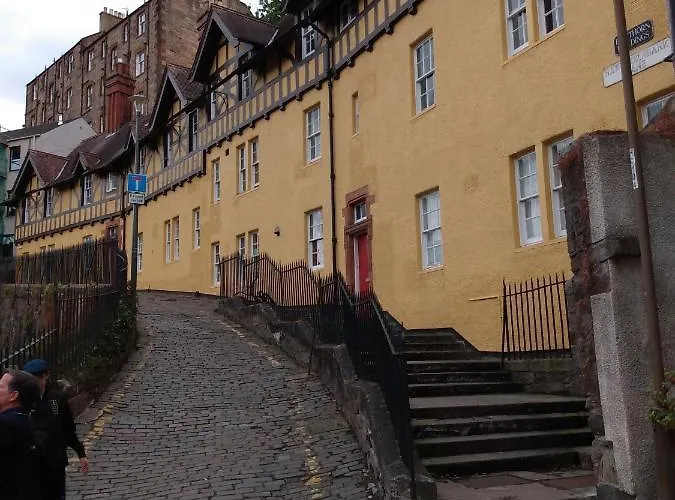 The Old Bakery * אדינבורו