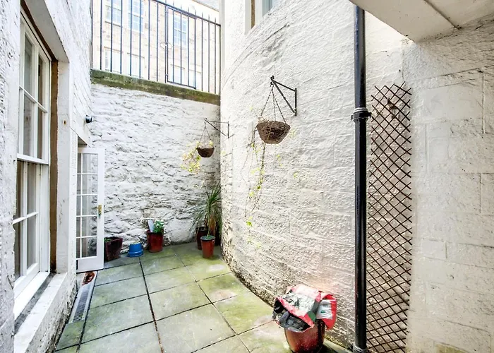 Super Castle Basement * Edinburgh