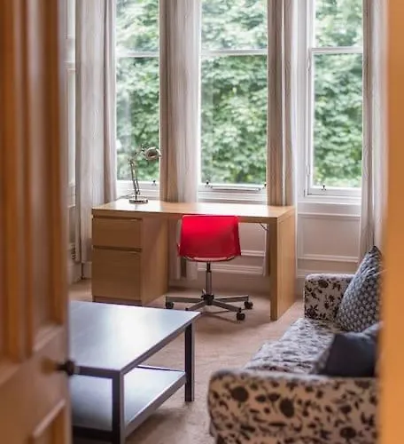 Апартаменты Beautiful 2 Bed 2 Bath Flat Overlooking Meadows Park *