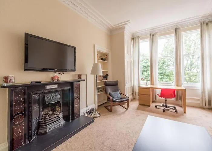 Апартаменты Beautiful 2 Bed 2 Bath Flat Overlooking Meadows Park Эдинбург