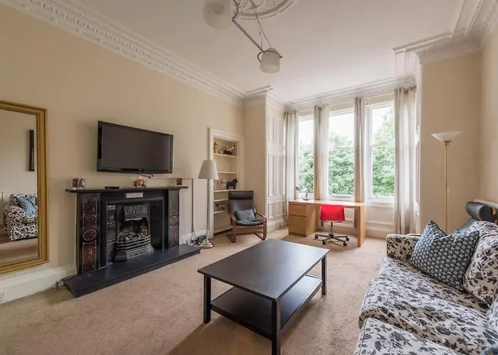 Апартаменты Beautiful 2 Bed 2 Bath Flat Overlooking Meadows Park Эдинбург