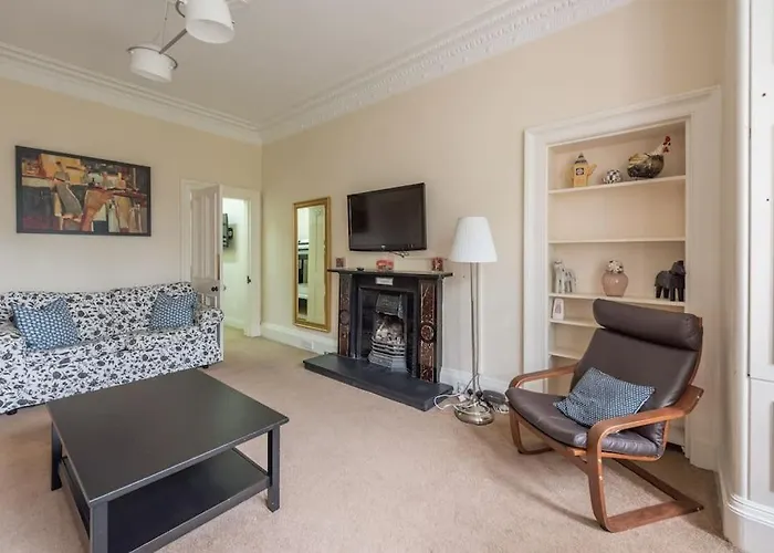 Beautiful 2 Bed 2 Bath Flat Overlooking Meadows Park Эдинбург