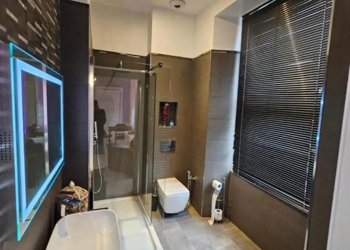 Homestay Luxury Family With Private Bathroom In The Heart Of