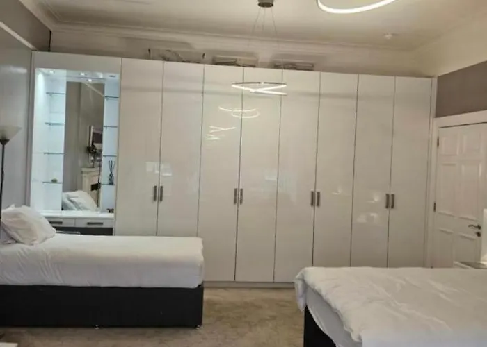 Luxury Family With Private Bathroom In The Heart Of * Edinburgh