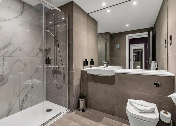 Aparthotel Roomzzz 4*