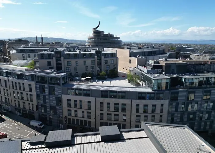 Aparthotel Roomzzz Edinburgh