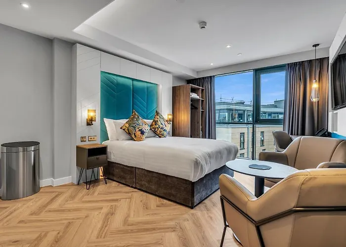 Roomzzz Aparthotel Edinburgh