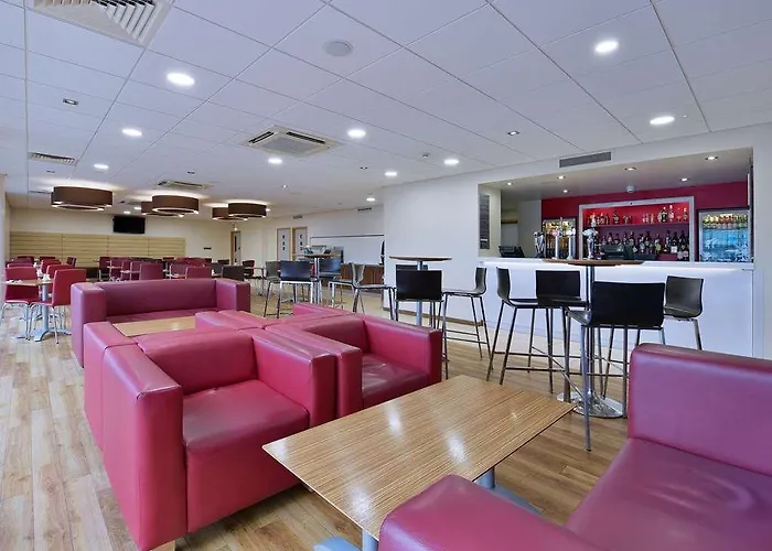 Travelodge Airport Hotel