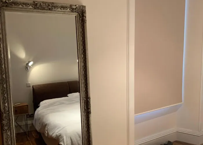 Modern Flat With Views By The Royal Mile Apartment