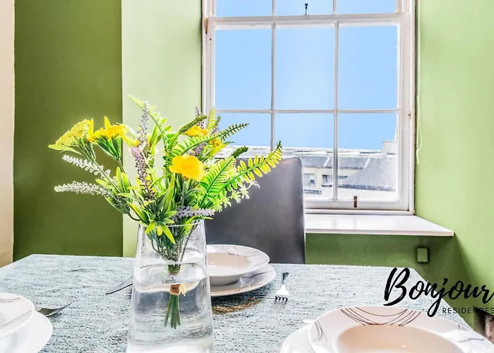 Belleville Central St James Quarter Free Offsite Parking & Views By Bonjour Residences