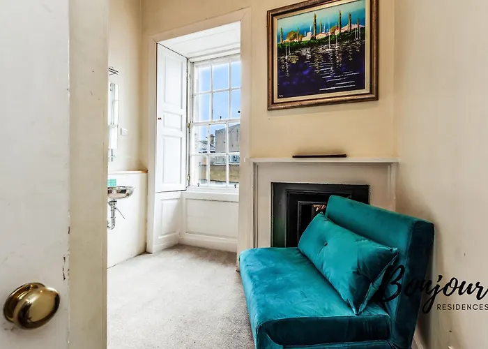 Belleville Central St James Quarter Free Offsite Parking & Views By Bonjour Residences