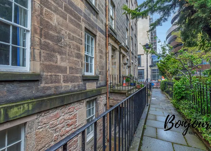 Belleville Central St James Quarter Free Offsite Parking & Views By Bonjour Residences شقة *