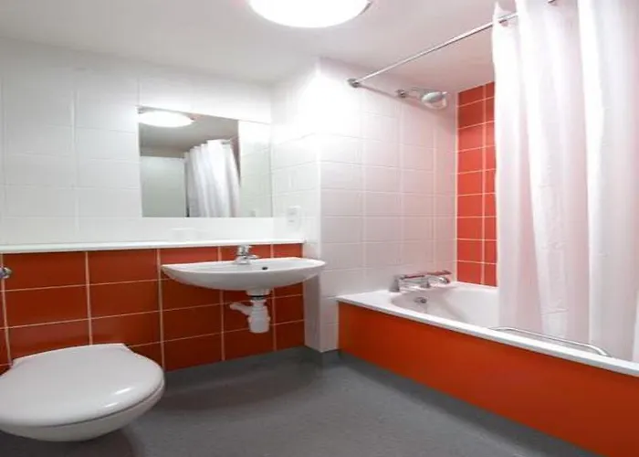 Travelodge Airport Hotel