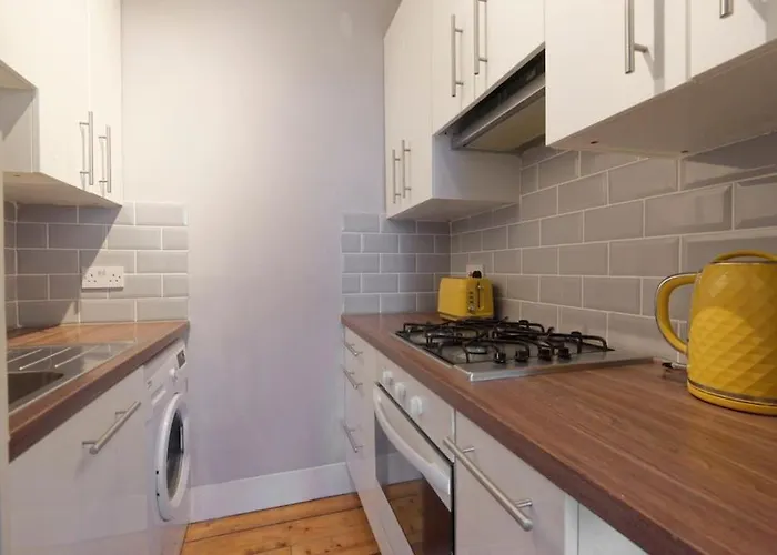 Cosy And Chic, Quiet In Leith